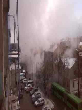 Туман в Гродно: из-за прорыва теплотрассы привокзальная площадь оказалась в клубах пара