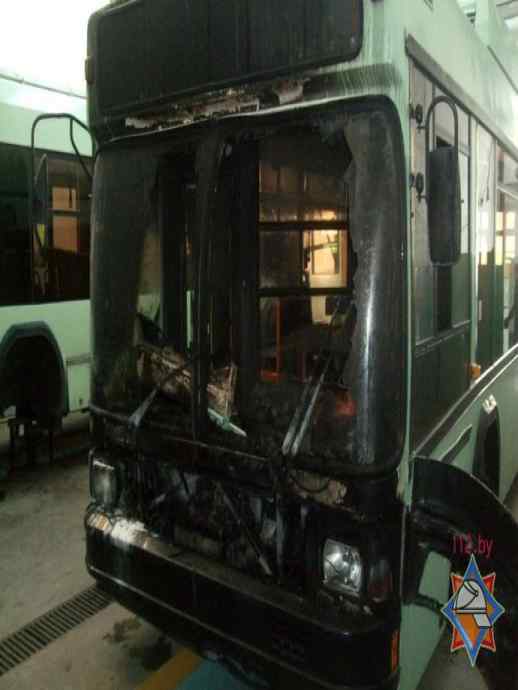 В Минске во время движения загорелся троллейбус