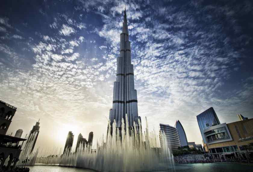 Сколько метров и этажей в самом высоком здании мира?