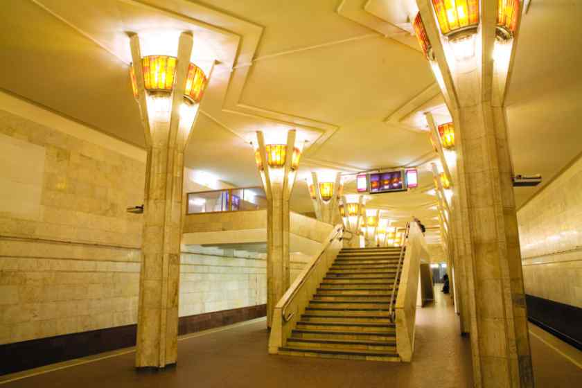 Станция метро Октябрьская в Минске