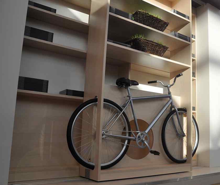 Идея хранения велосипеда в шкафу