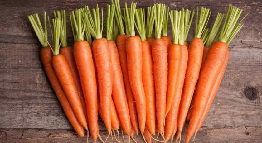 Морковь на подоконнике