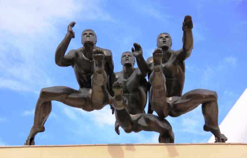 Статуя "Бег" на стадионе "Динамо"