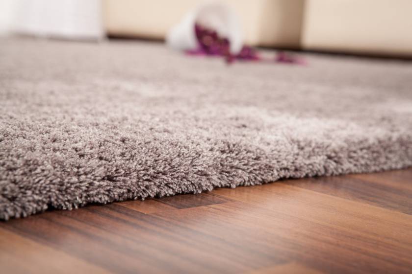 Как почистить шерстяной ковёр в домашних условиях?