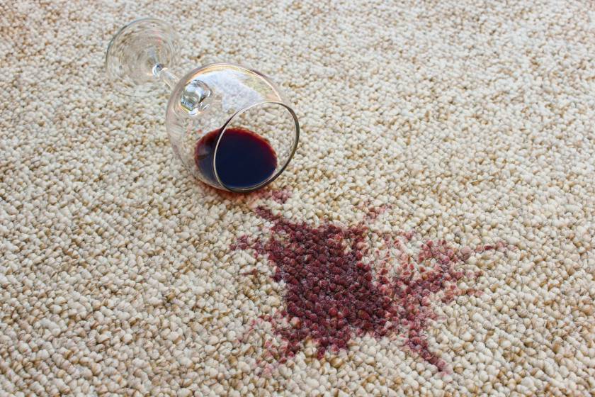 Как почистить ковёр от вина?