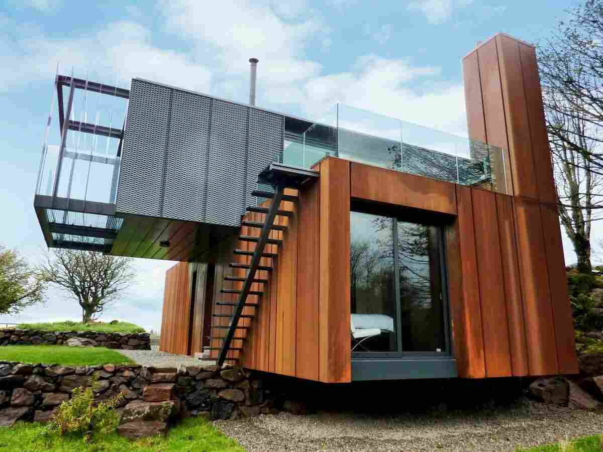 Модернизированный дом из металлического контейнера