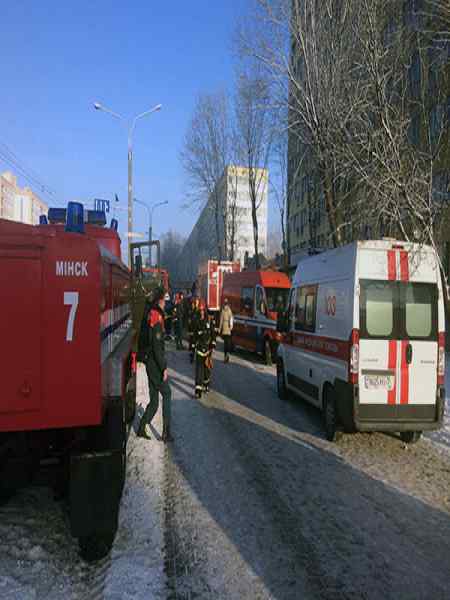 Пожар в минском общежитии: спасатели эвакуировали более 50 человек