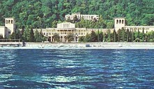 У Лужкова отберут сталинскую дачу в Гагре
