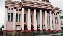 При реконструкции ТЮЗа двое рабочих упали с лесов