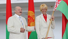Не надо ходить и плакать, не надо рыдать: больше шальных денег в спорте не будет - Лукашенко