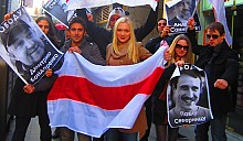 Белорусы устроили пикет в Нью-Йорке против спонсирования чемпионата мира по хоккею - 2014 в Минске
