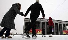 Главный каток столицы зальют после монтажа елки и выпадения достаточного количества снега